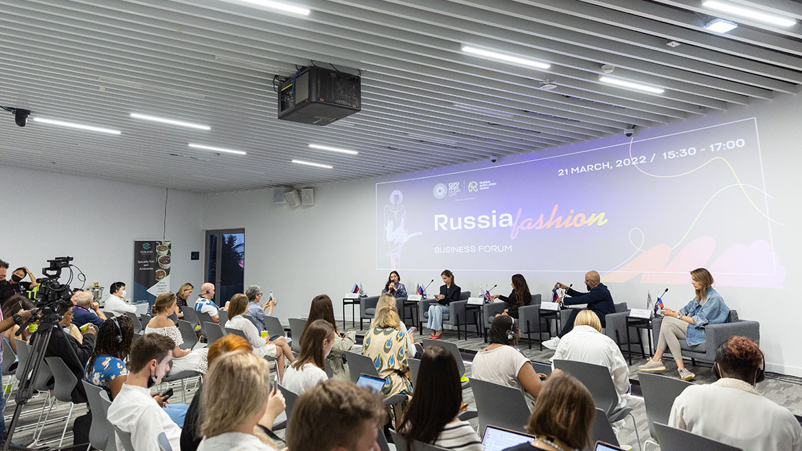 Перспективы развития российской fashion-индустрии обсудили в Павильоне России в Дубае